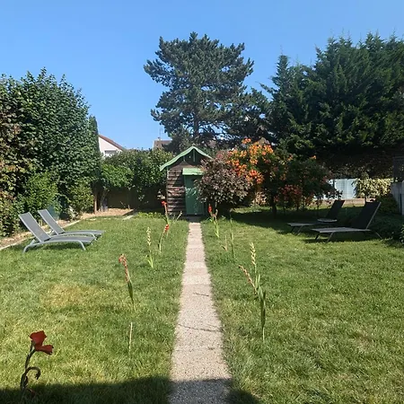 Apartment Cosy With Access To Garden, Parking And Direct Line To Eiffel Tower *