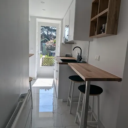 Cosy With Access To Garden, Parking And Direct Line To Eiffel Tower